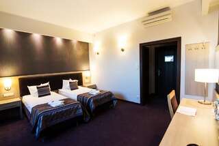 Отель Hotel Centrum Malbork Мальборк Двухместный номер «Комфорт» с 2 отдельными кроватями-3